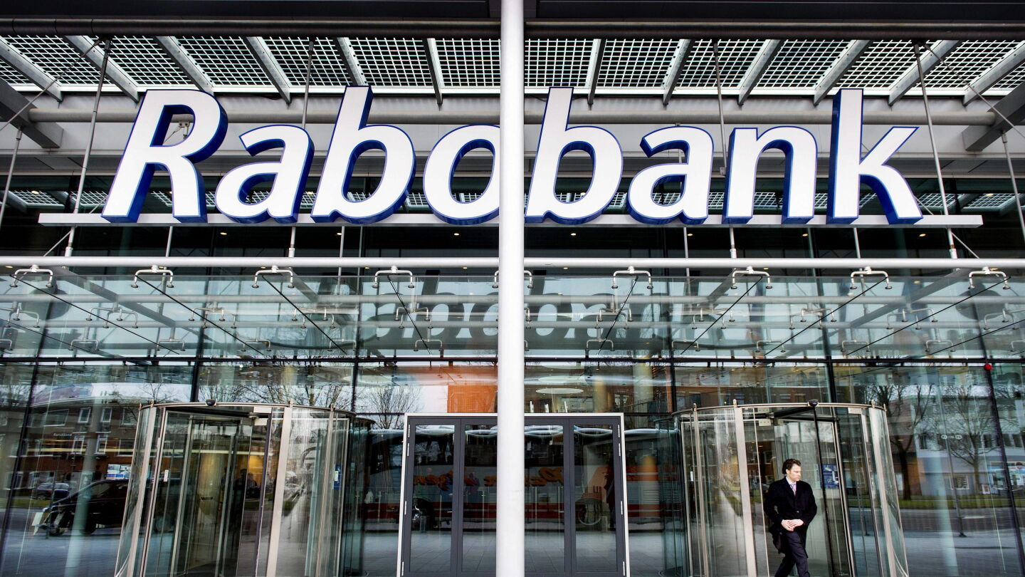 Entrada de las oficinas del banco holand&eacute;s Rabobank en Utretch