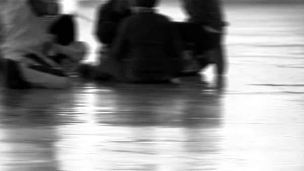 Menores en una pista polideportiva Menores en una pista polideportiva