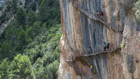 Ruta de las pasarelas de Montfalcó La Ruta más vertiginosa de Aragón