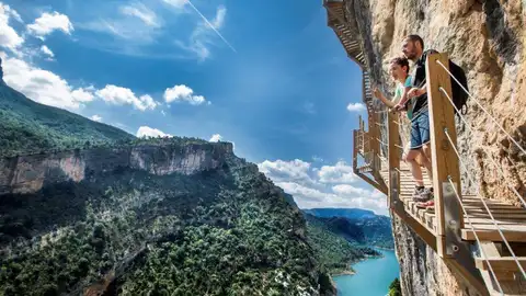 Ruta de las Pasarelas de Montfalcó La Ruta más vertiginosa de Aragón