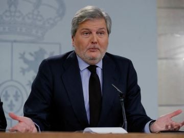 Íñigo Méndez de Vigo en rueda de prensa Íñigo Méndez de Vigo en rueda de prensa