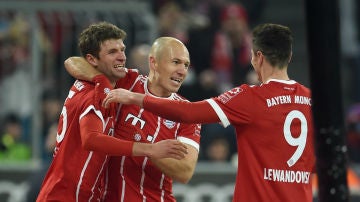 El bayern celebra un gol