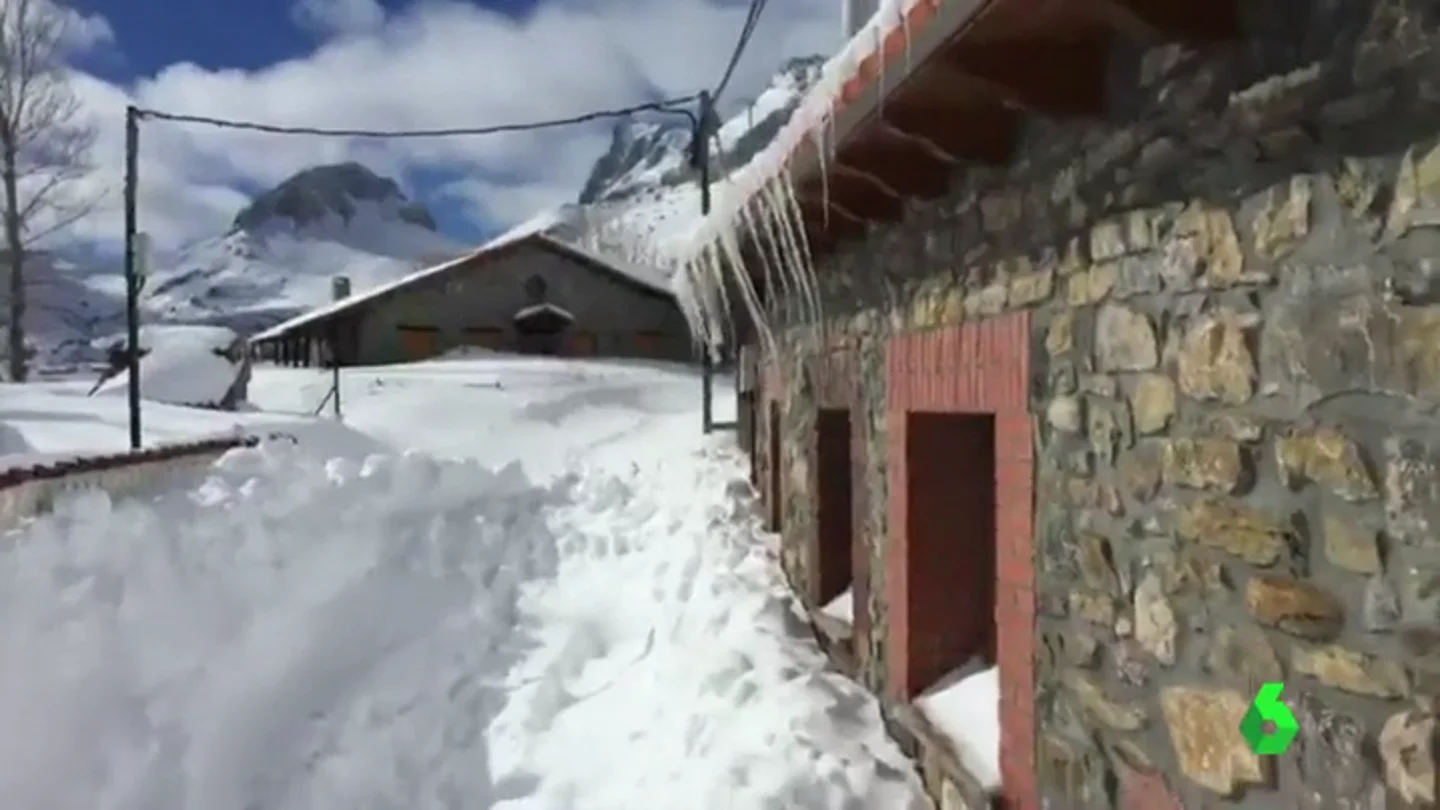 La nieve deja a varios municipios del norte de España totalmente aislados La nieve deja a varios municipios del norte de España totalmente aislados