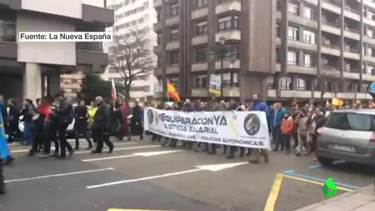 Manifestación en Oviedo por la equiparación salarial de la Policía Manifestación en Oviedo por la equiparación salarial de la Policía