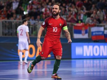 Ricardinho celebra el 1-0 ante España Ricardinho celebra el 1-0 ante España