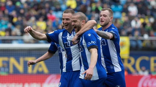 Los jugadores del Alavés celebran uno de los goles ante el Villarreal Los jugadores del Alavés celebran uno de los goles ante el Villarreal