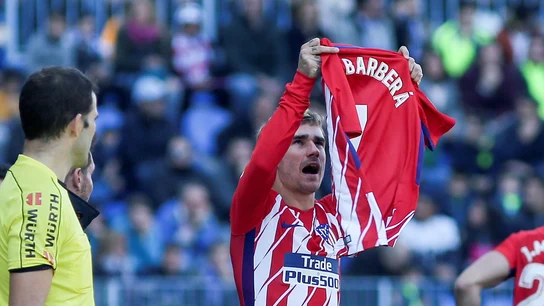 Griezmann, con la camiseta de Barberá Griezmann, con la camiseta de Barberá
