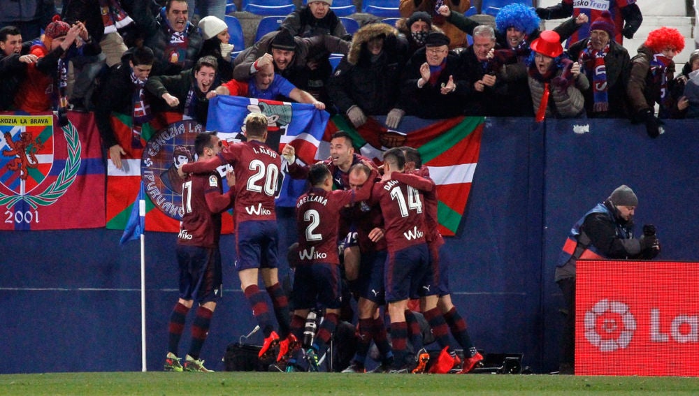 El Eibar celebra el gol de Iván Ramis
