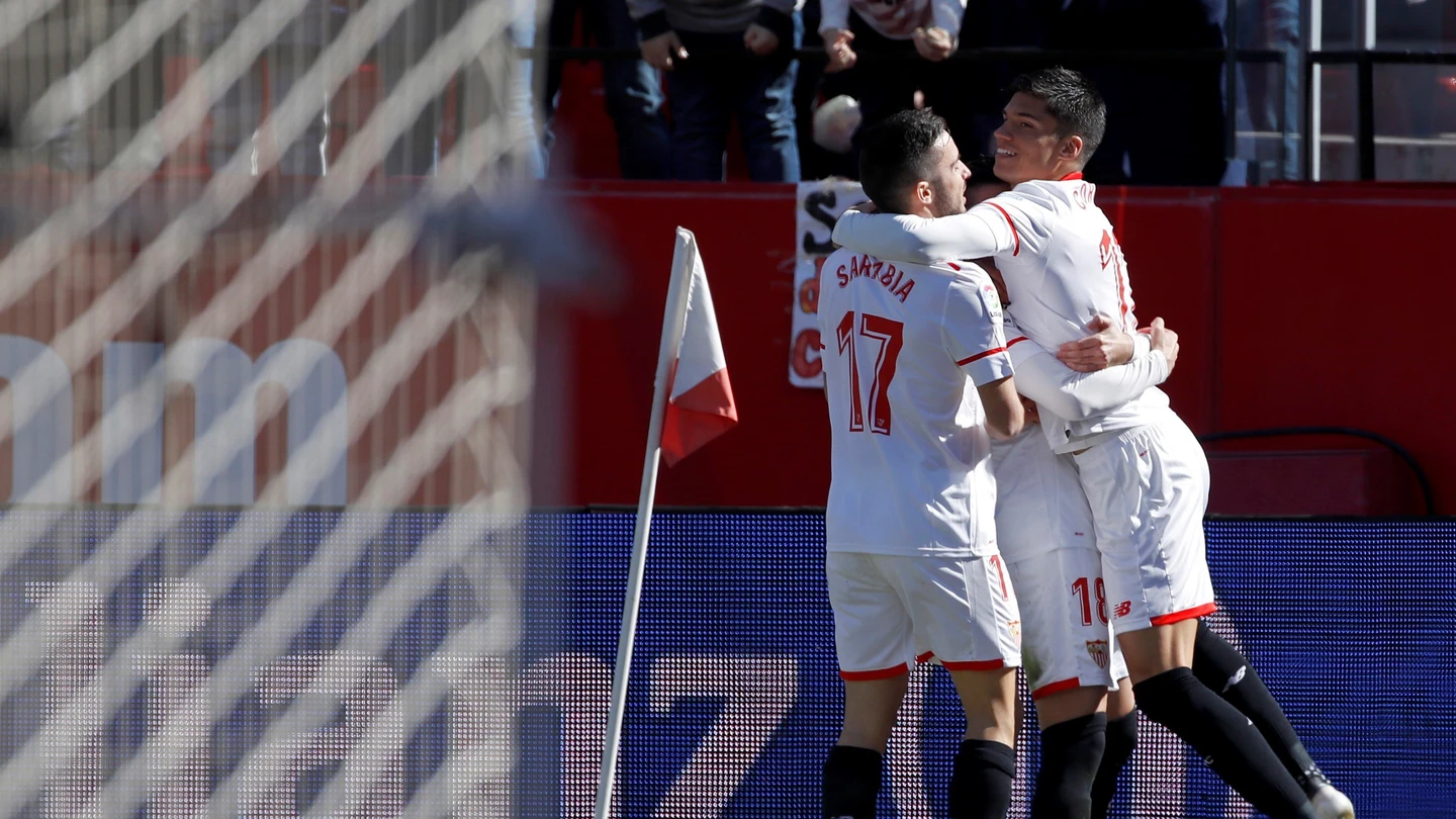 Los jugadores del Sevilla celebran el 1-0 ante el Girona Los jugadores del Sevilla celebran el 1-0 ante el Girona