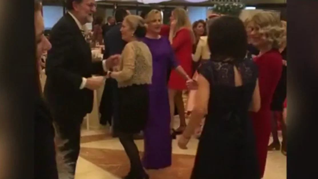 Mariano Rajoy bailando durante una boda en Murcia