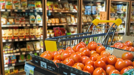 Imagen de archivo de un supermercado Hacer la compra en el supermercado
