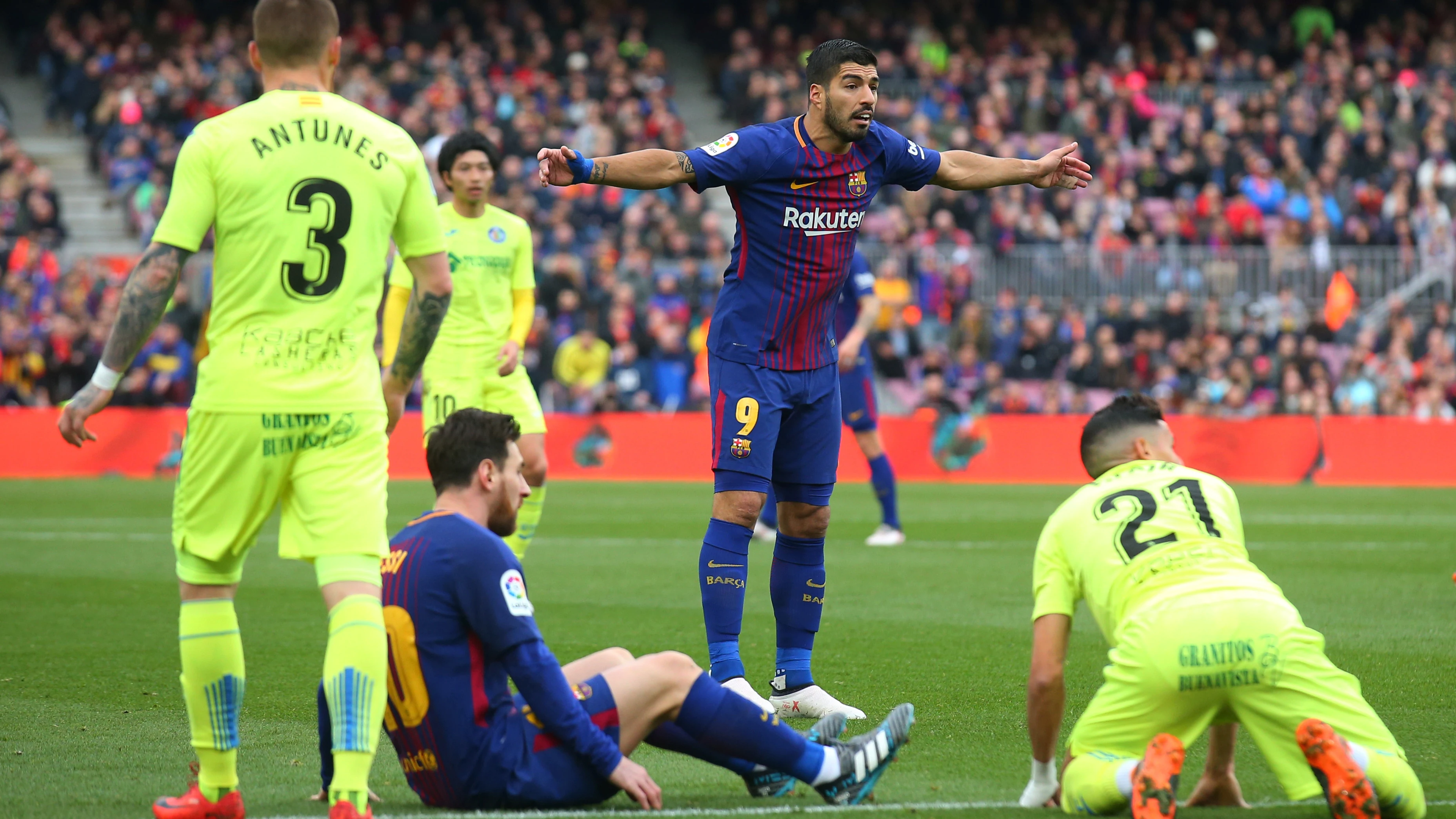 Luis Suárez durante el encuentro ante el Getafe Luis Suárez durante el encuentro ante el Getafe