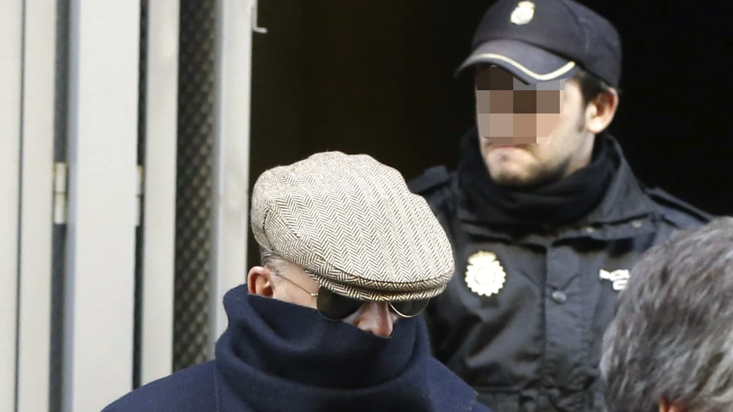 El exinspector Juan Antonio González Pacheco, "Billy el Niño" (c), a la salida de la Audiencia Nacional El exinspector Juan Antonio González Pacheco, "Billy el Niño" (c), a la salida de la Audiencia Nacional