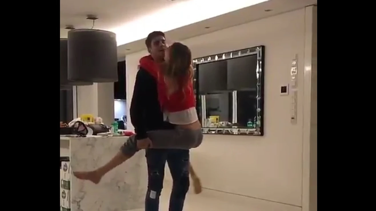 Morata baila con su novia Morata baila con su novia