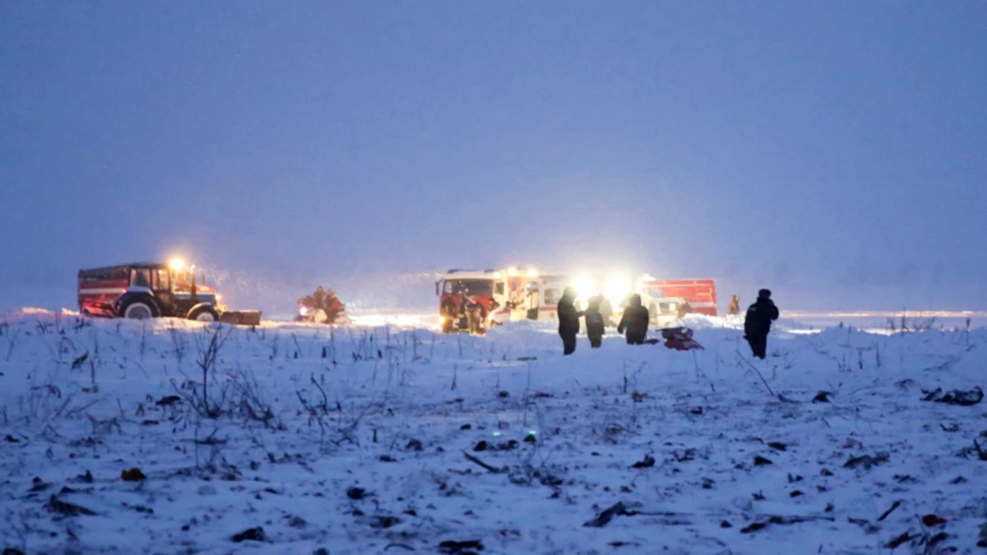 Trabajos de búsqueda en el lugar del accidente aéreo en Rusia Trabajos de búsqueda en el lugar del accidente aéreo en Rusia