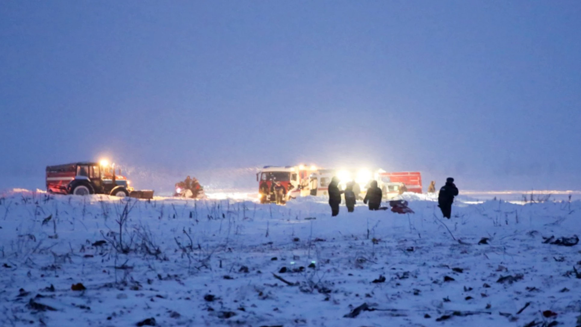 Trabajos de búsqueda en el lugar del accidente aéreo en Rusia