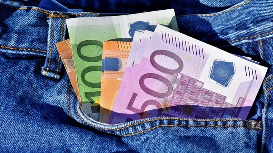 Euros en un bolsillo Euros en un bolsillo
