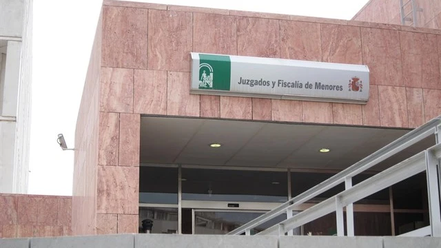 Imagen de la entrada de la Fiscalía de Menores de Málaga