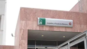 Imagen de la entrada de la Fiscalía de Menores de Málaga