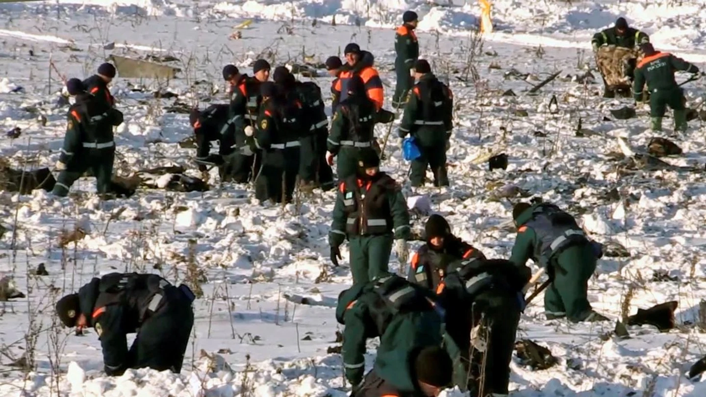 Trabajos de búsqueda en el lugar donde se estrelló el avión ruso AN-148 Trabajos de búsqueda en el lugar donde se estrelló el avión ruso AN-148