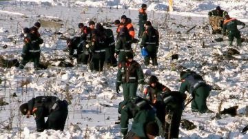 Trabajos de búsqueda en el lugar donde se estrelló el avión ruso AN-148