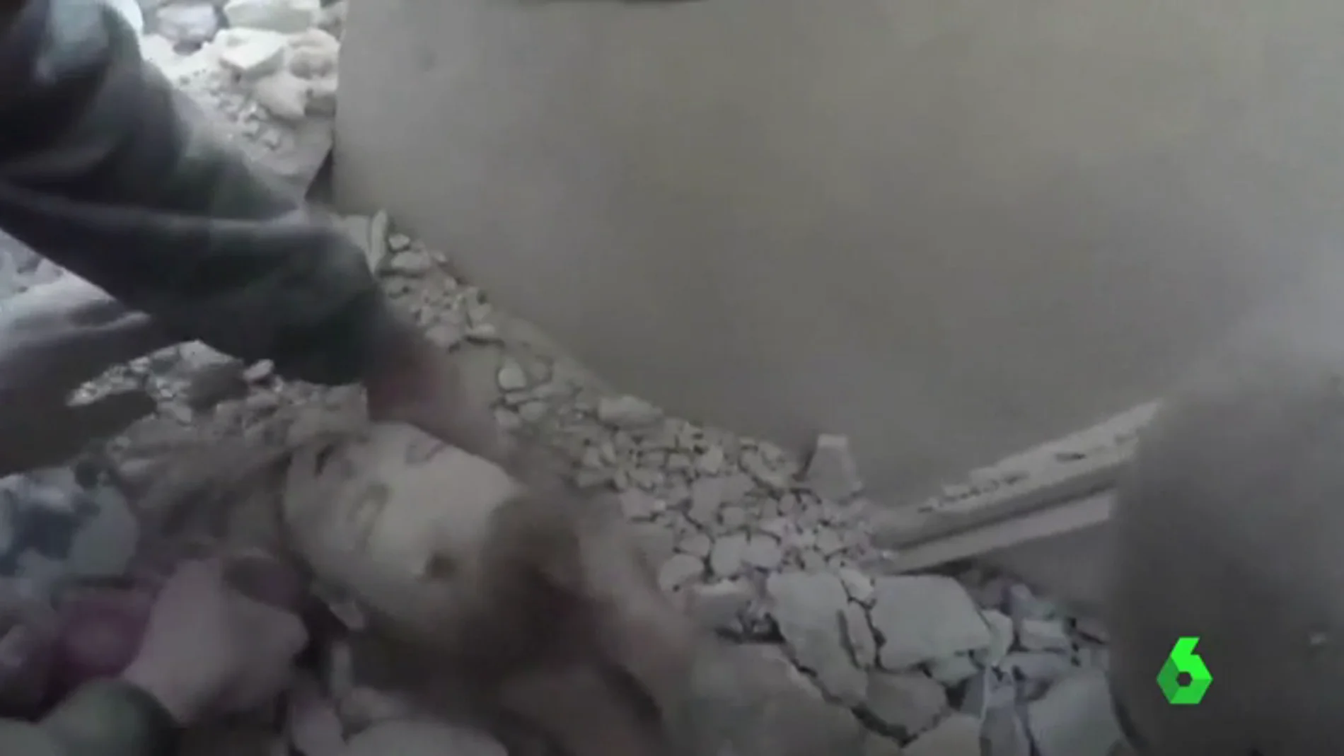 Rescate de una bebé en Siria