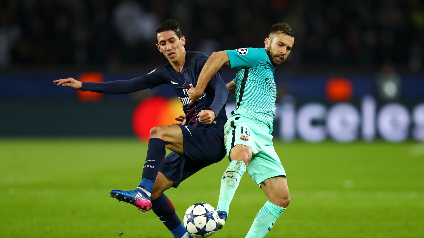 Di Mar&iacute;a y Jordi Alba pelean por el bal&oacute;n