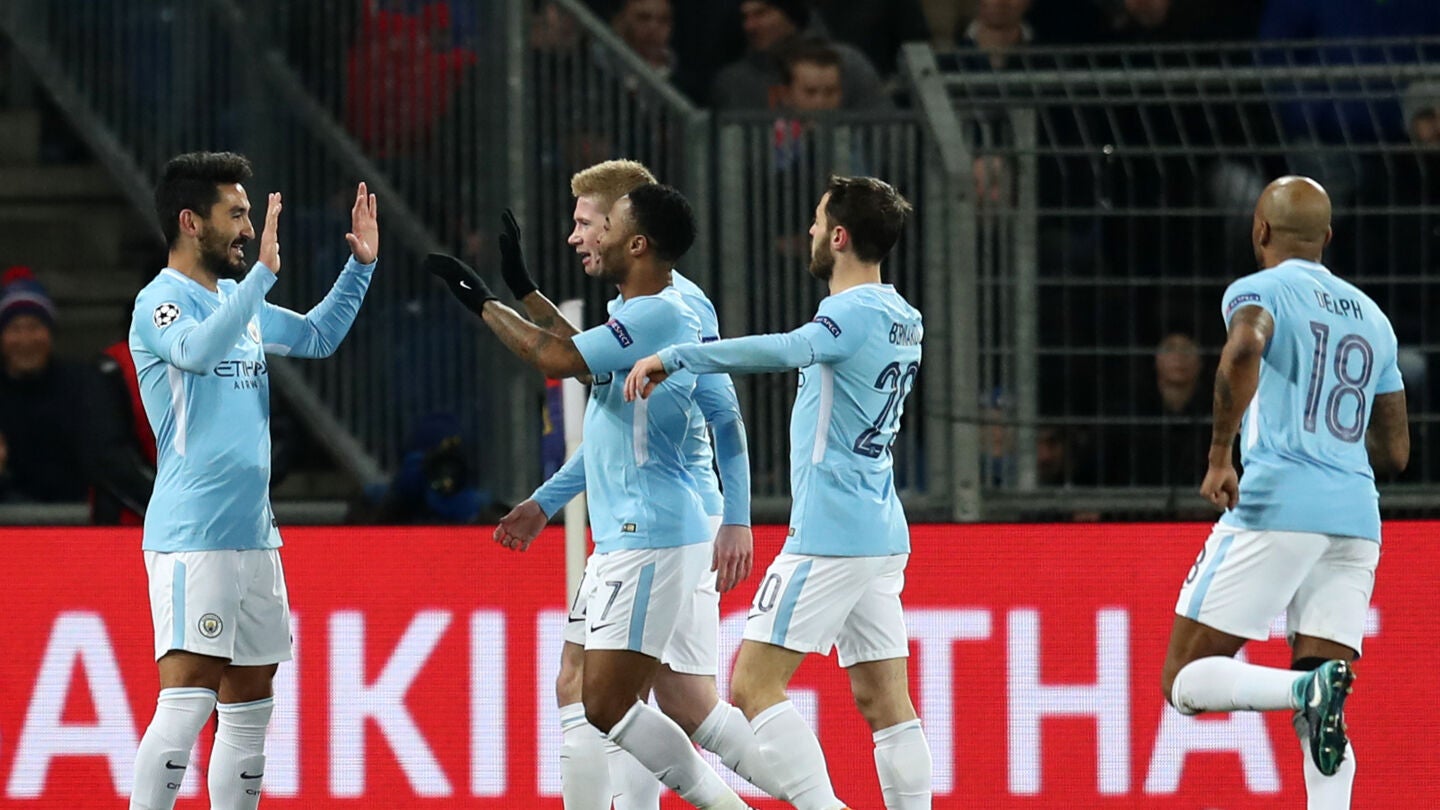 G&uuml;ndogan celebra un gol ante el Basilea