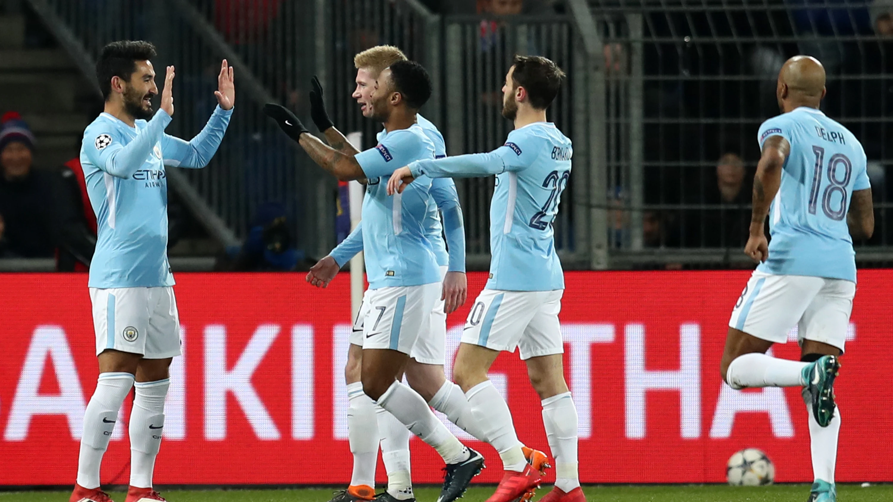 Gündogan celebra un gol ante el Basilea