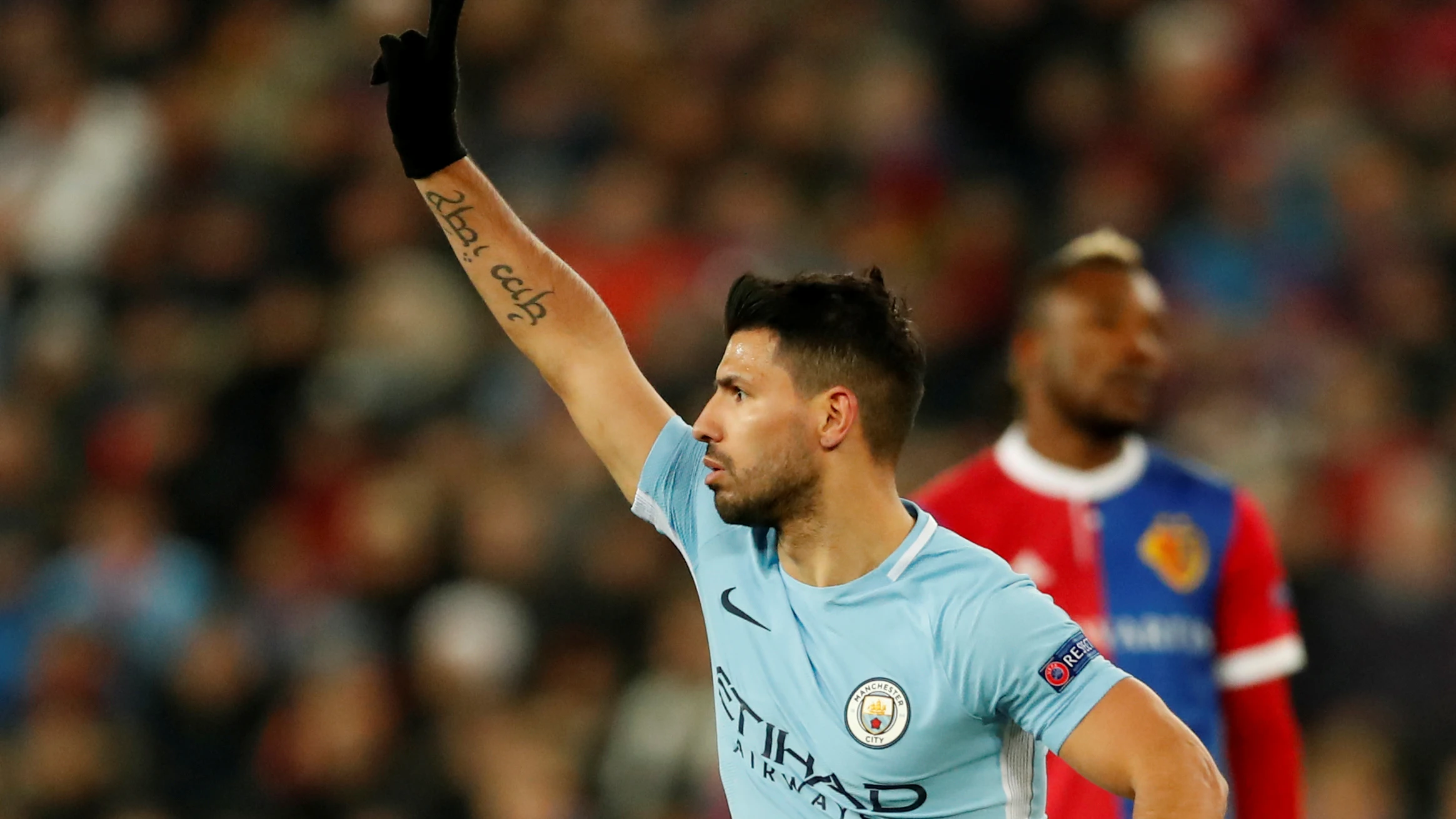 Agüero celebra su gol contra el Basilea