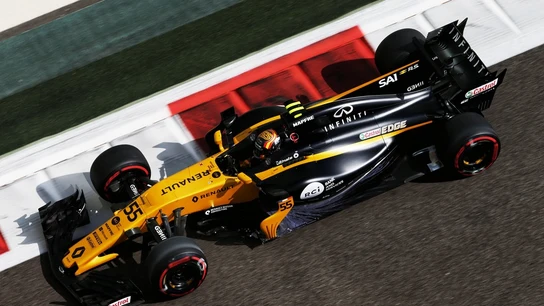 Alonso pilotando el Renault Alonso pilotando el Renault