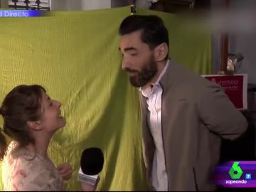 El posado "como dios le trajo al mundo" del reportero Jesús Cosano El posado "como dios le trajo al mundo" del reportero Jesús Cosano