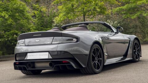 aston-martin-vantage-gt12-roadster-2016-001