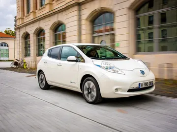 nissan-leaf-2016-0216-08.jpg nissan-leaf-2016-0216-08.jpg