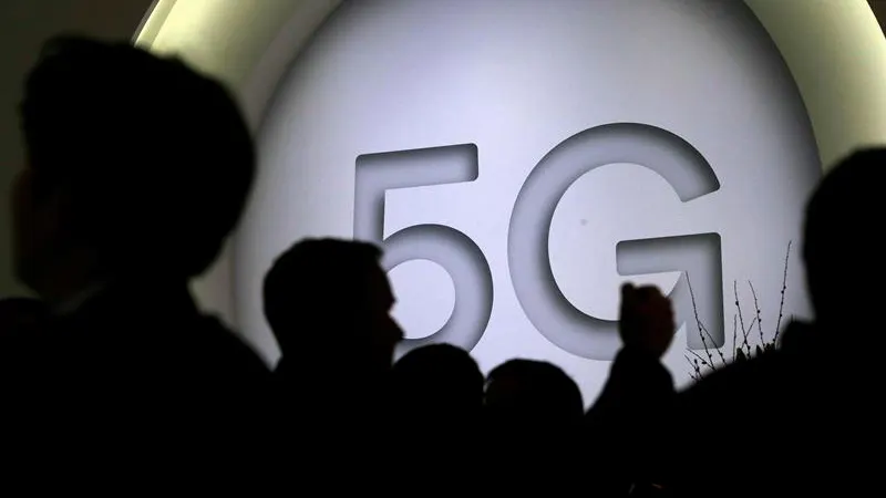 Cartel que anuncia la nueva tecnología 5G en el Mobile World Congress (MWC)