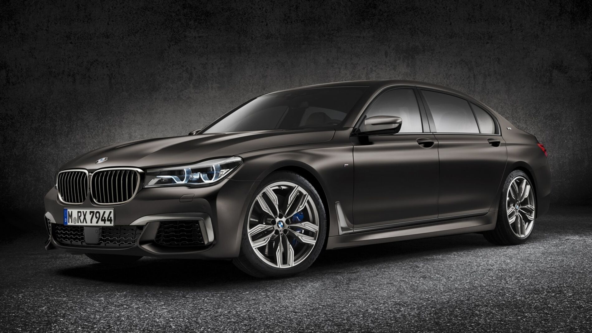bmw-m760-0216-12.jpg