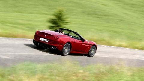 ferrari-california-t-hs-220116-01