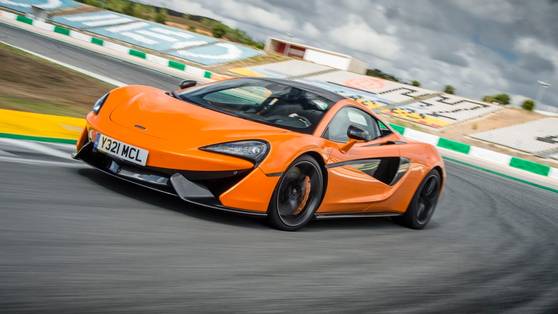 mclaren-570s-111115-01.jpg