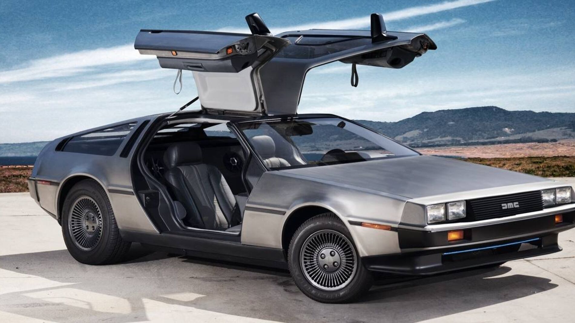 delorean-dmc-12-0116-00.jpg