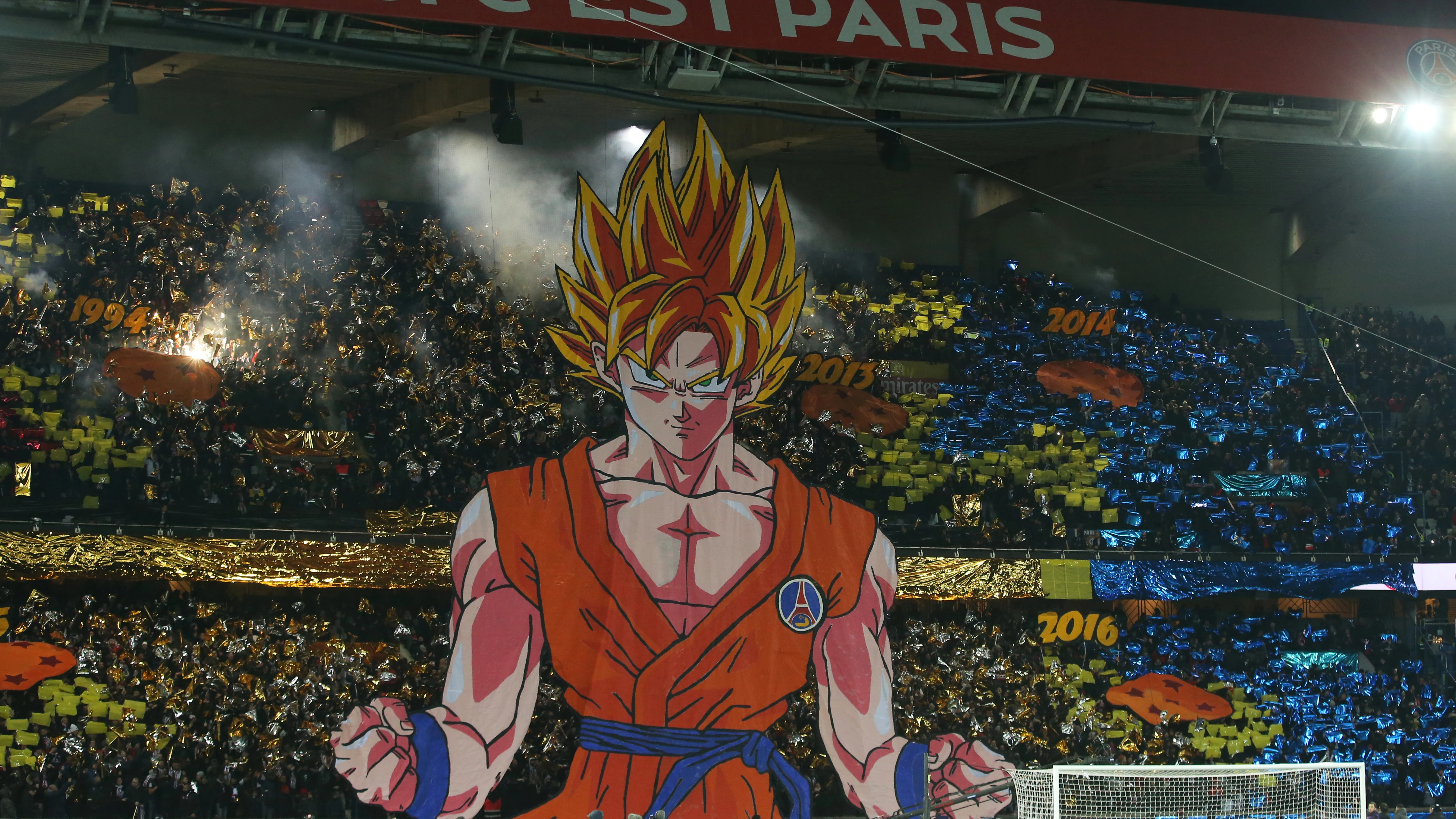 Goku, en la grada del PSG Goku, en la grada del PSG