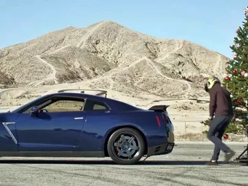 nissan-gt-r-navidad-1215-00.jpg nissan-gt-r-navidad-1215-00.jpg