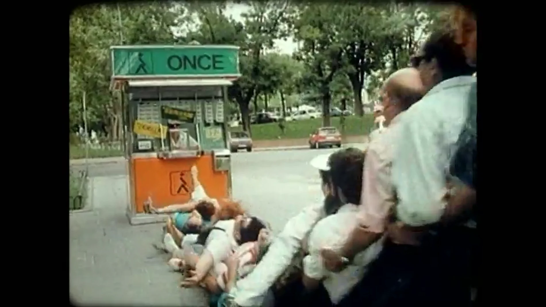 1989, el año que el anuncio del 'Cuponazo' cambió la publicidad en televisión: 800 extras dirigidos por el equipo de 'Apocalipsis now'
