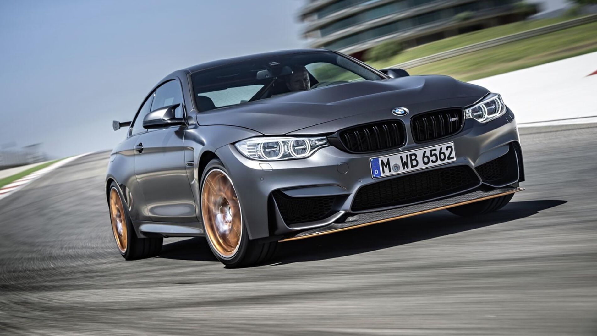bmw-m4-gts-nurburgring-1215-02.jpg
