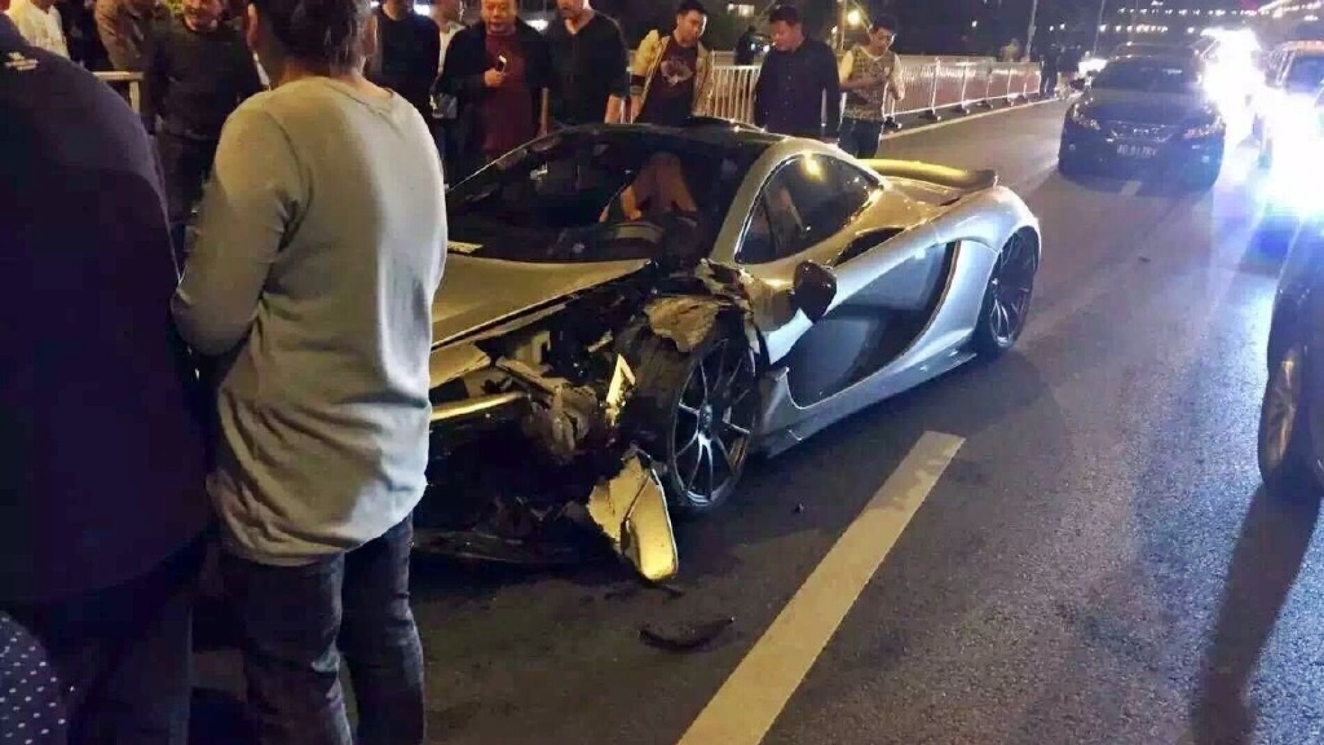 McLaren-P1-china-accidente-2016-02.jpg