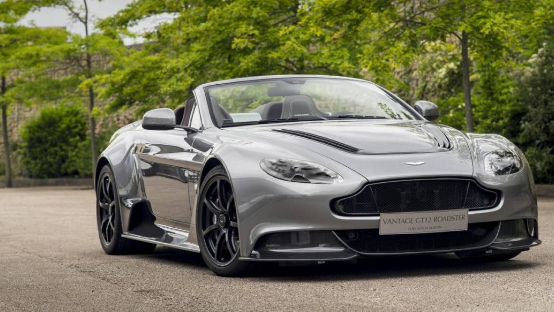 aston-martin-vantage-gt12-roadster-2016-004.jpg