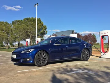 tesla-models-s-supercharger-espana-2017-02.jpg tesla-models-s-supercharger-espana-2017-02.jpg