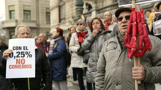 Jubilados se concentran en Bilbao para protestar por las pensiones Jubilados se concentran en Bilbao para protestar por las pensiones