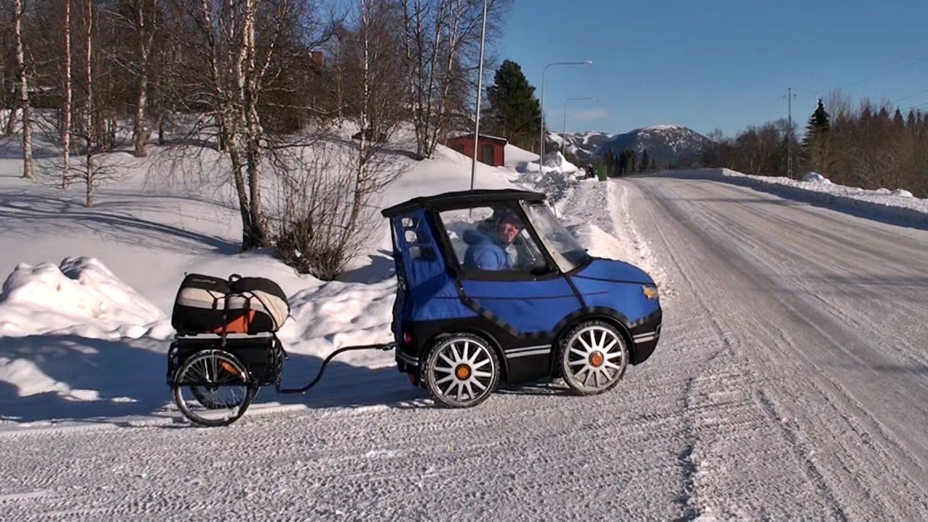 Esta bicicleta de 4 ruedas es el mejor coche para la nieve V deo