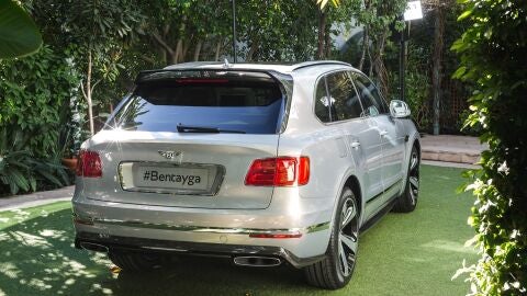 bentley-bentayga-first-edition-2015-11-17-07