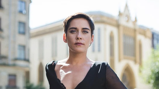 María León - Cara - 2018 María León - Cara - 2018 - Allí Abajo - Con el culo al aire - Cuerpo de élite - Una bala para el rey - La tira - SMS